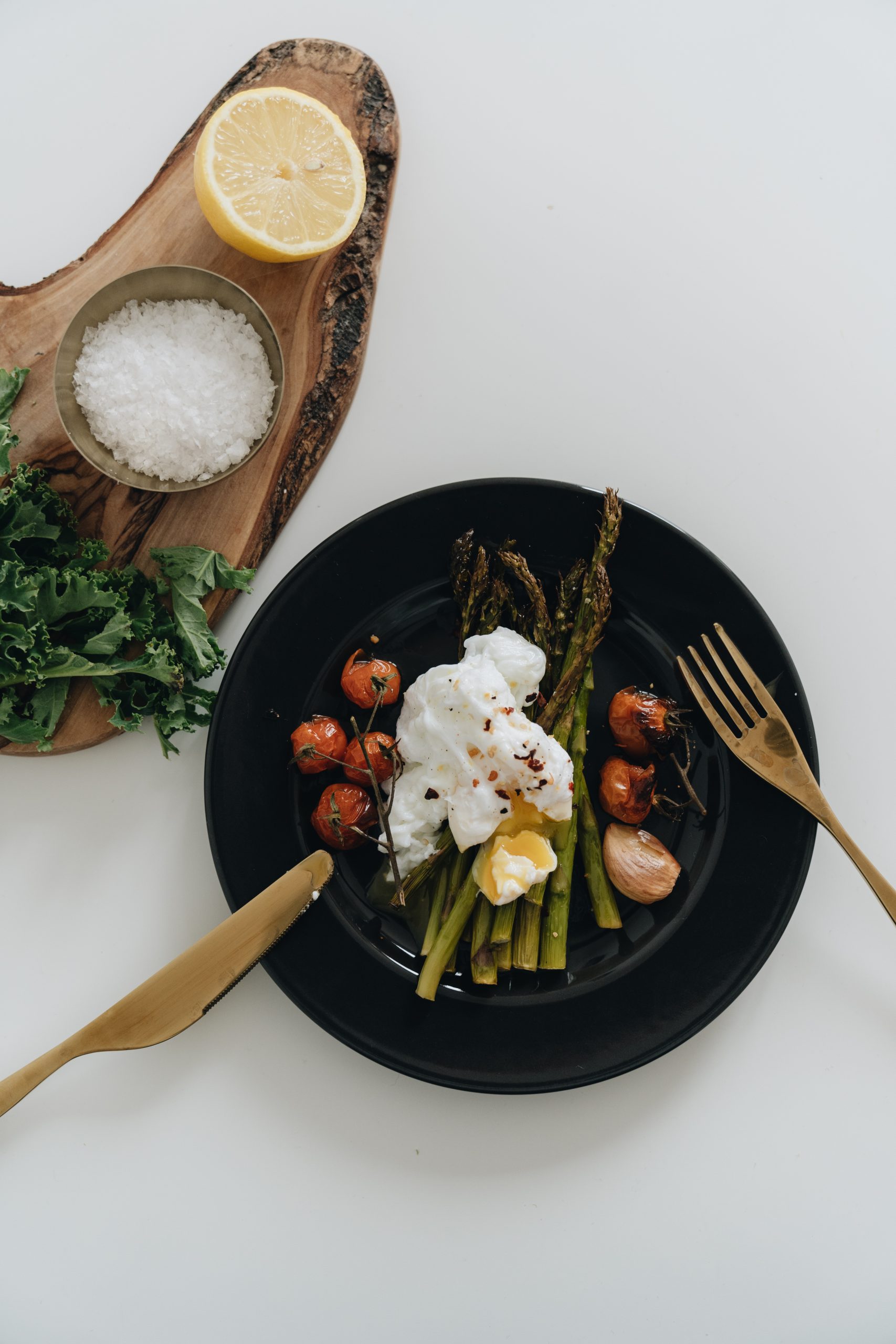 top view of asparagus on plate 4050989 scaled